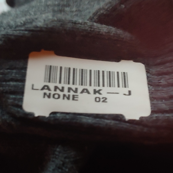 Cold Shoulder Sweater by Tahari NWOT - Picture 7 of 9